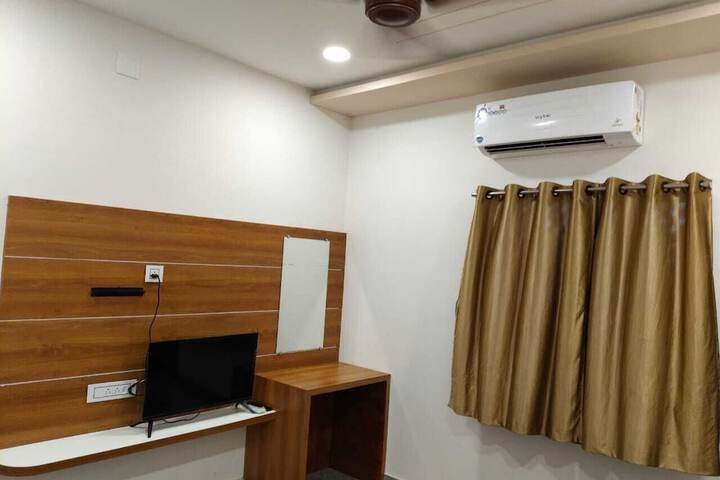 Room 5 of 15