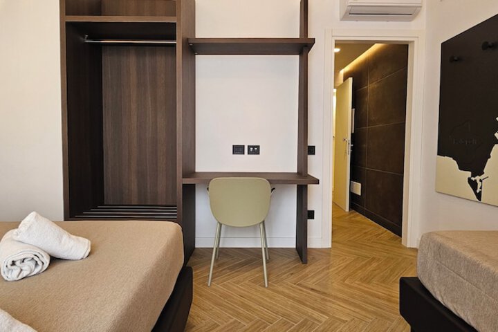 Room 23 of 38