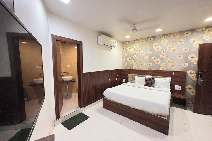 Room 3 of 11