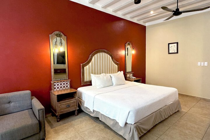 Room 9 of 38