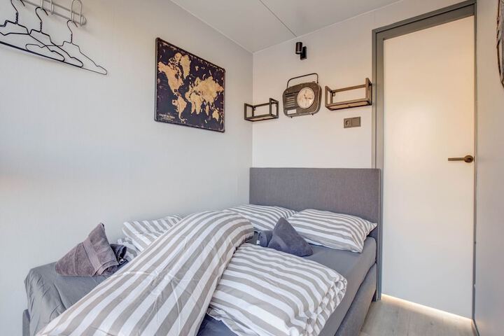 Room 4 of 40