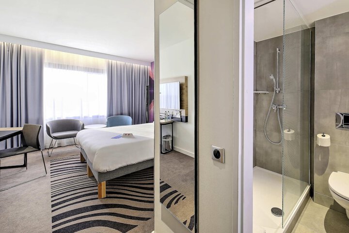 Room 26 of 157