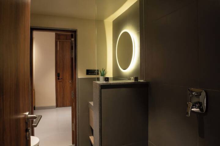 Room 53 of 97