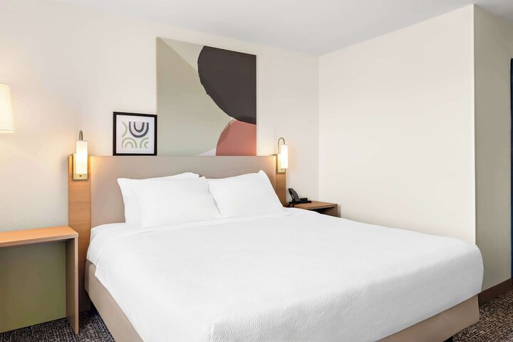 1 King Bed (3 of 23)