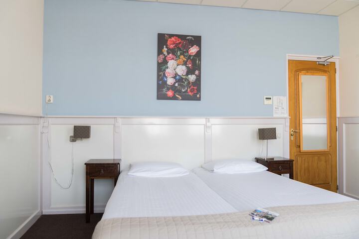 Room 4 of 52