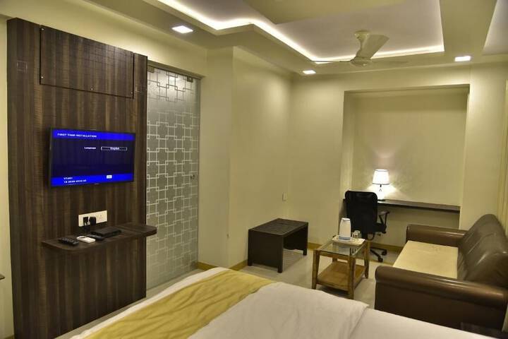 Room 6 of 39