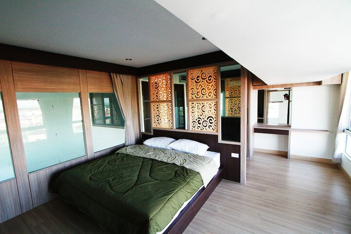 Room 12 of 79