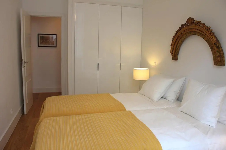 Room 5 of 11
