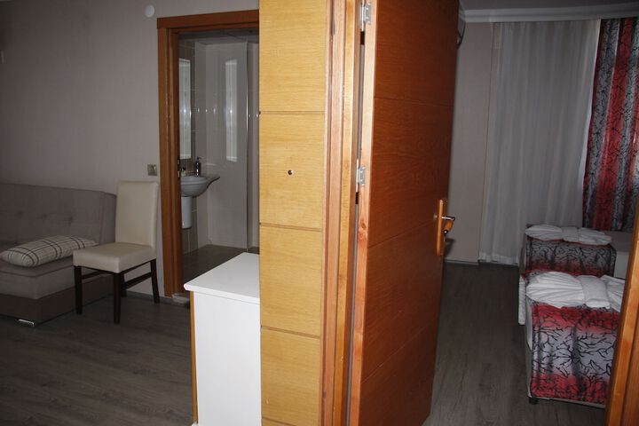 Room 11 of 24