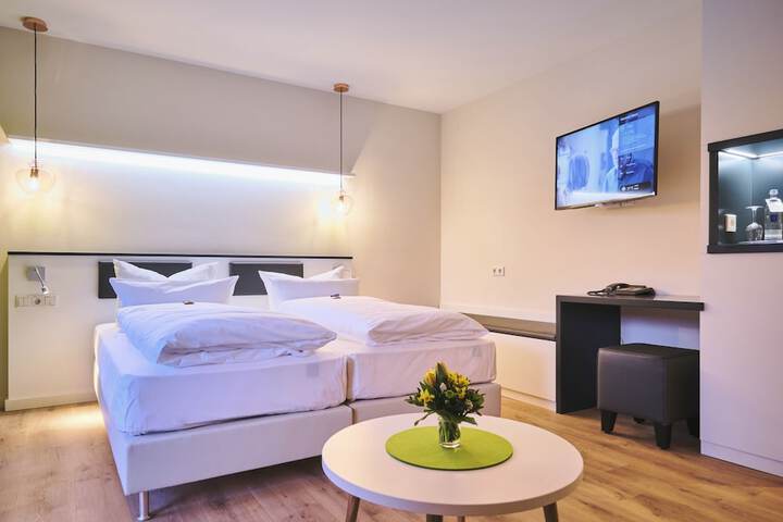 Room 10 of 98