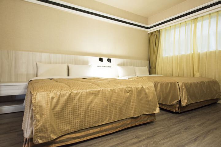 Room 9 of 80