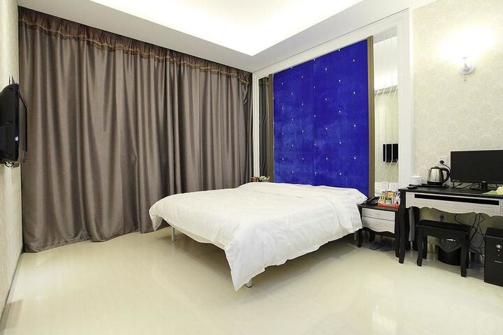 Room 37 of 42