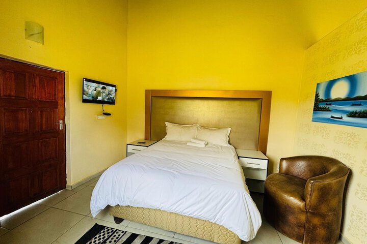 Room 25 of 76