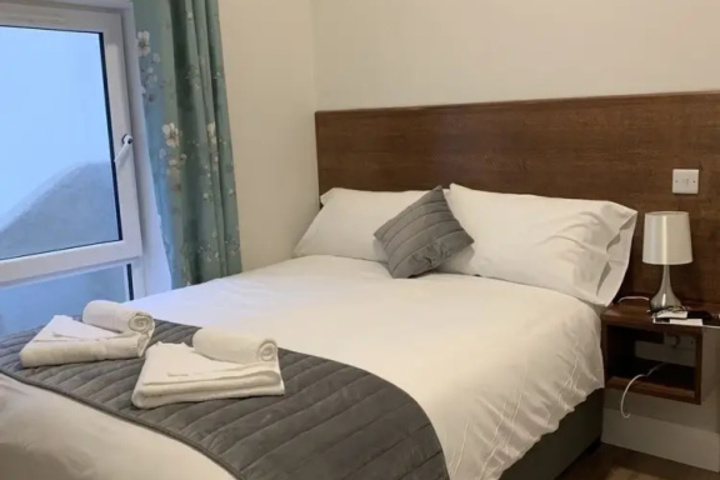 Room 6 of 13