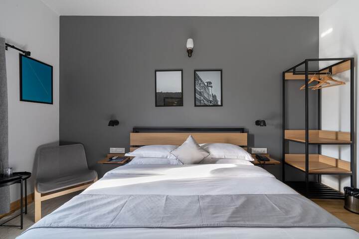 Room 8 of 25