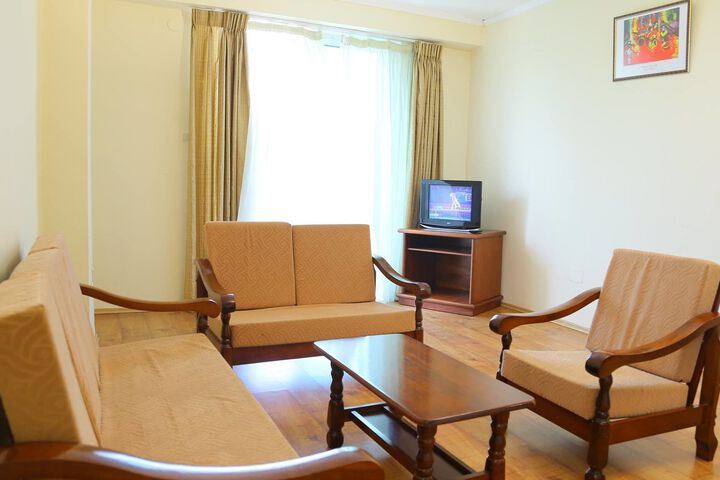 Room 9 of 18