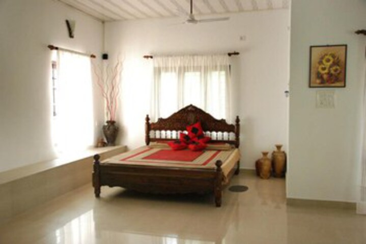 Room 10 of 14
