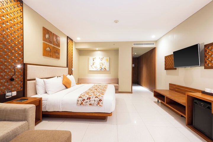 Room 6 of 65