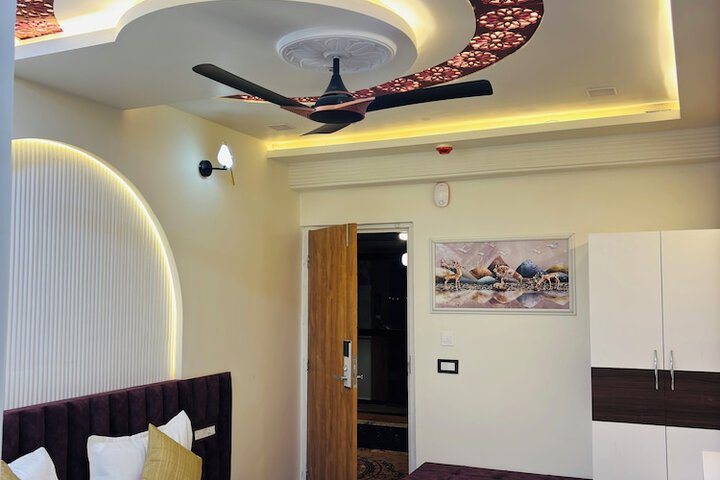 Room 16 of 30