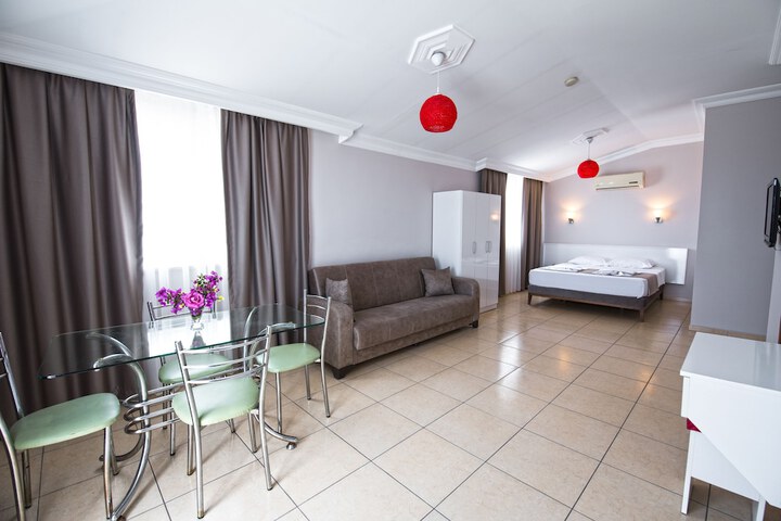Room 8 of 27