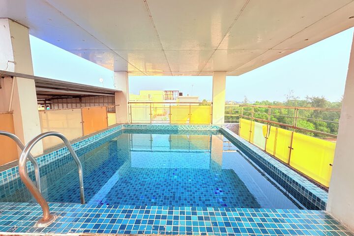Pool 50 of 62