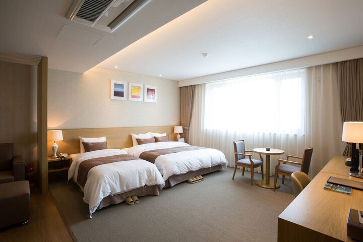 Room 7 of 145