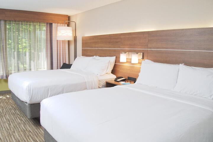 Standard Room, King or Two Doubles (4 of 4)
