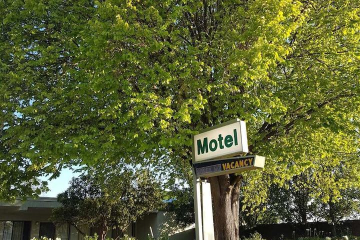 Holbrook SKYE Motel