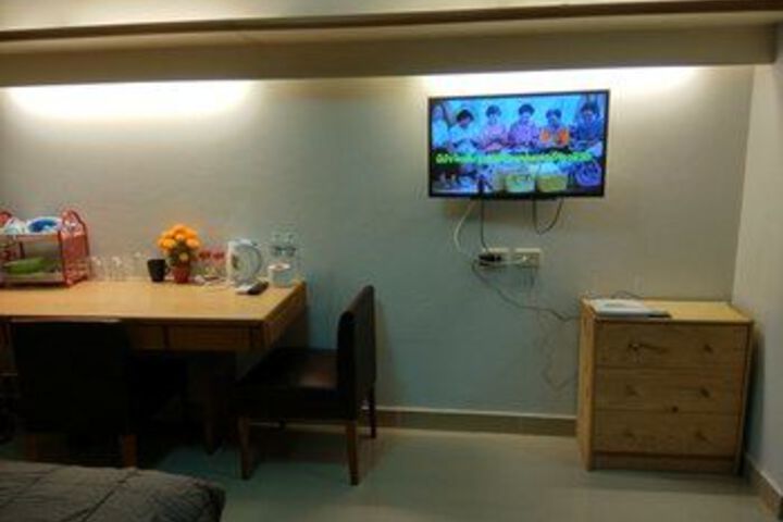 Room 18 of 28