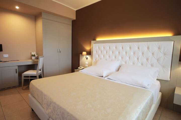 Room 5 of 44