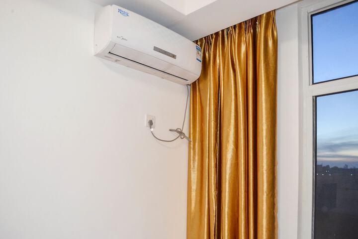 Room 11 of 20