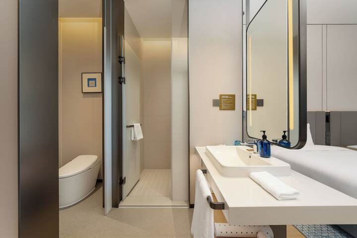Room 10 of 46