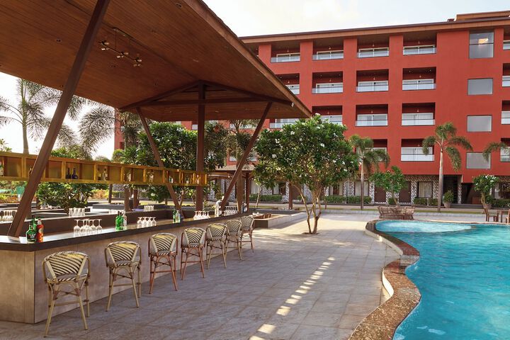 Hotel Pool