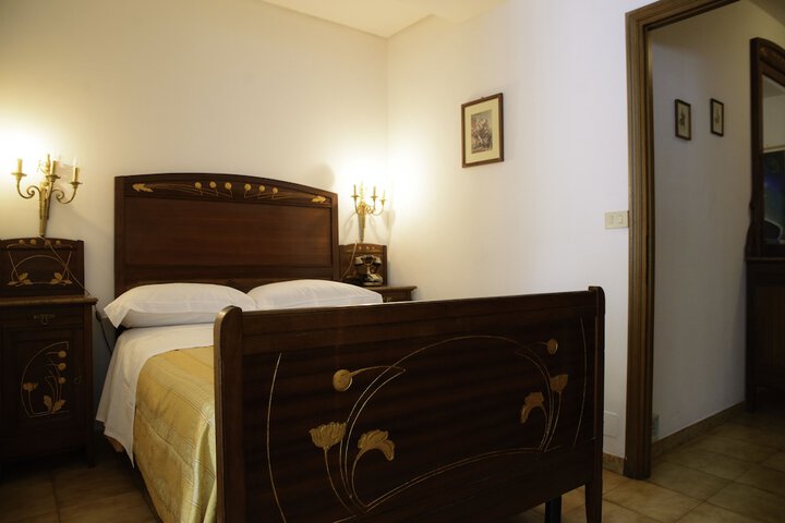 Room 7 of 24