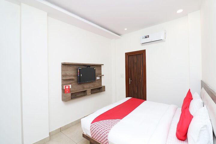 Room 11 of 23