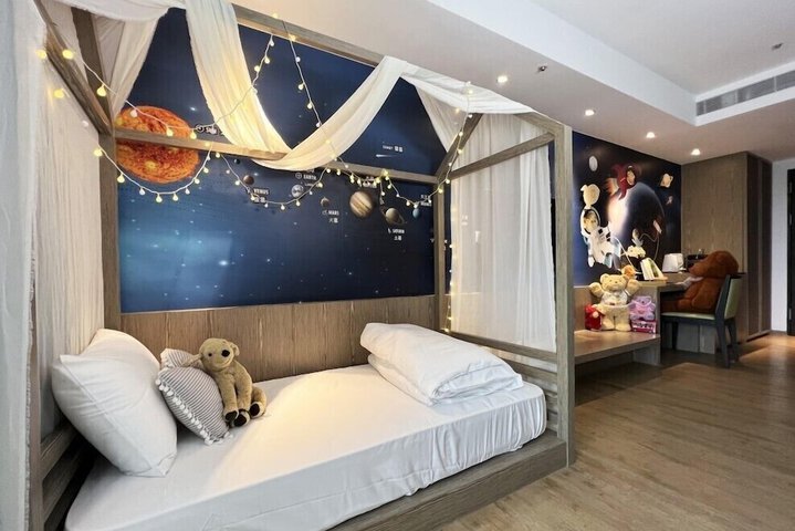 Room 15 of 106