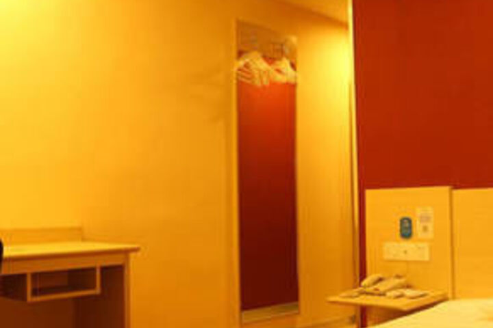Room 12 of 39