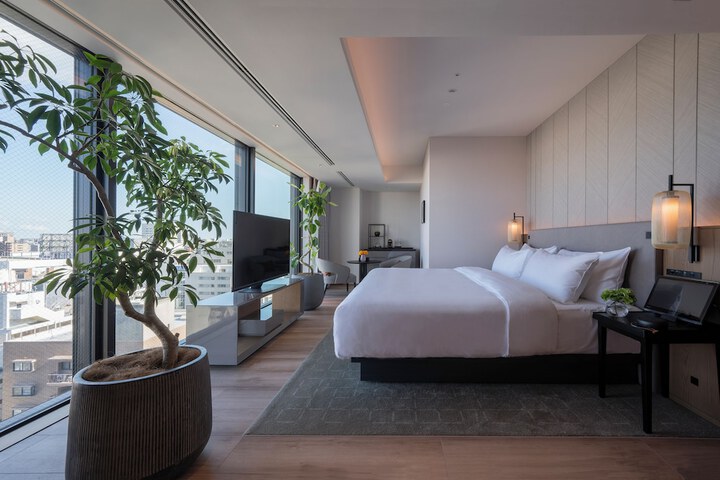 Room 42 of 98