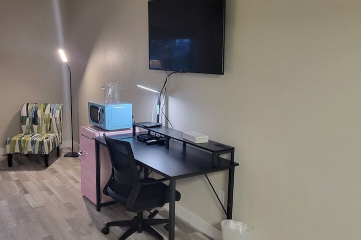Room 6 of 15