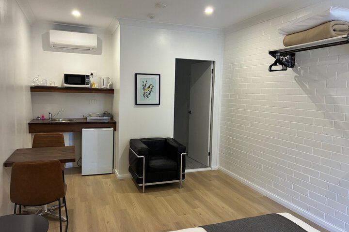 Room 27 of 60
