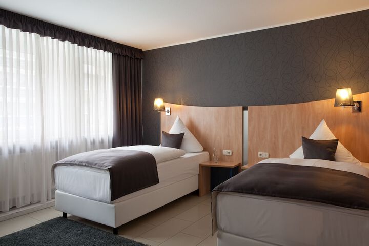 Room 12 of 62