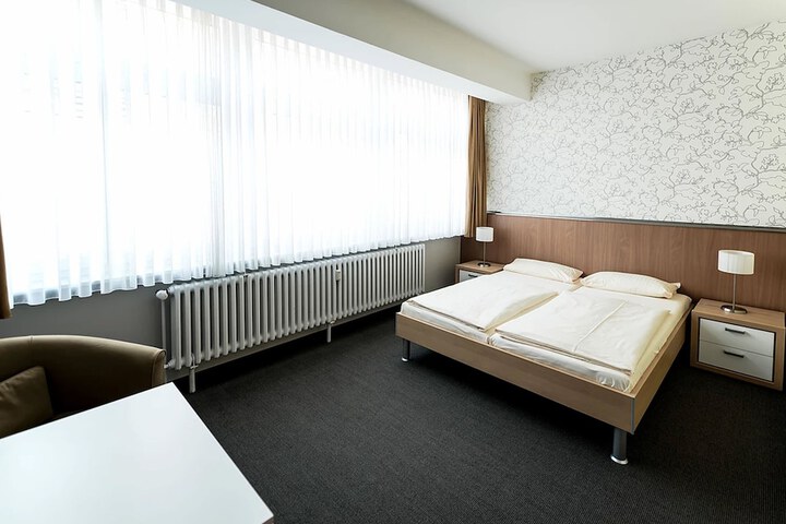 Room 9 of 35
