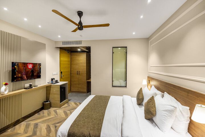 Room 6 of 24
