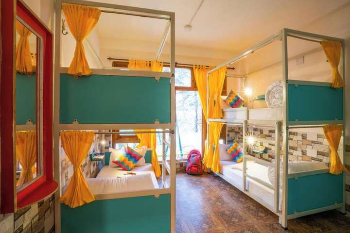 Room 32 of 70