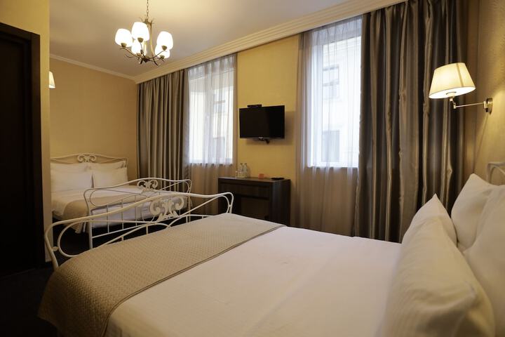 Room 42 of 101