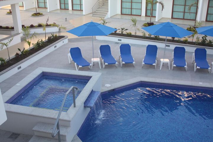 Pool Hotel