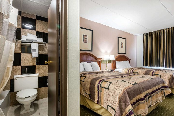 Room 10 of 29