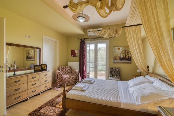 Room 4 of 35