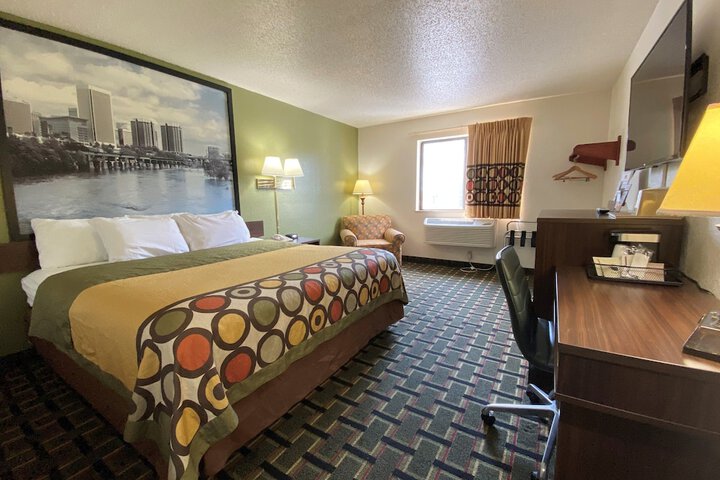 Queen Bed Accessible (6 of 10)