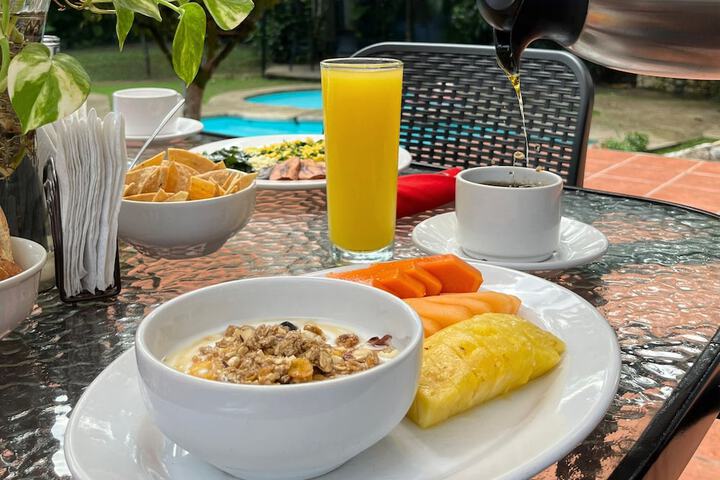 Breakfast/Coffee Service 22 of 35